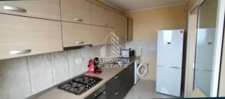 Apartament cu 2 camere decomandat în Romanilor