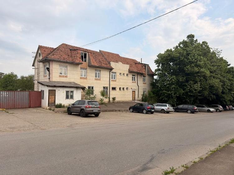 Spațiu comercial, de 300 mp, în Manolești