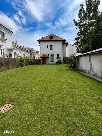 Casă cu 2 camere cu Teren 400 Mp în Central