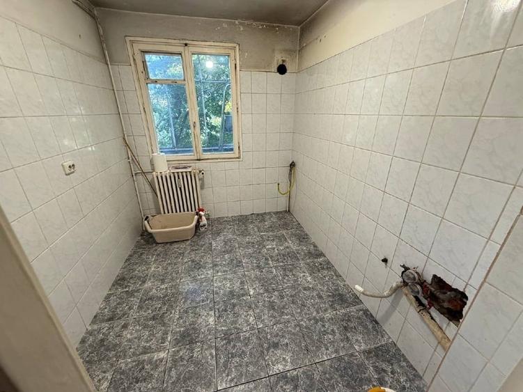 Apartament cu 4 camere semidecomandat în Titan