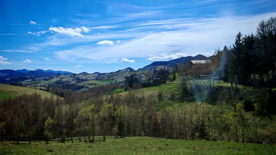 Casă individuală cu 3 camere cu Canalizare în Moieciu