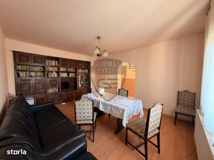 Casă cu 4 camere în Central