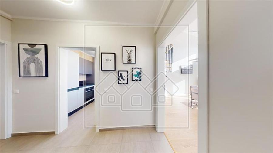 Penthouse cu 5 camere nedecomandat în Cristian