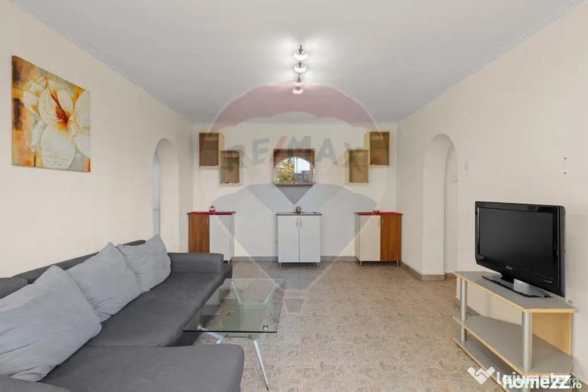 Apartament cu 3 camere semidecomandat în Podgoria
