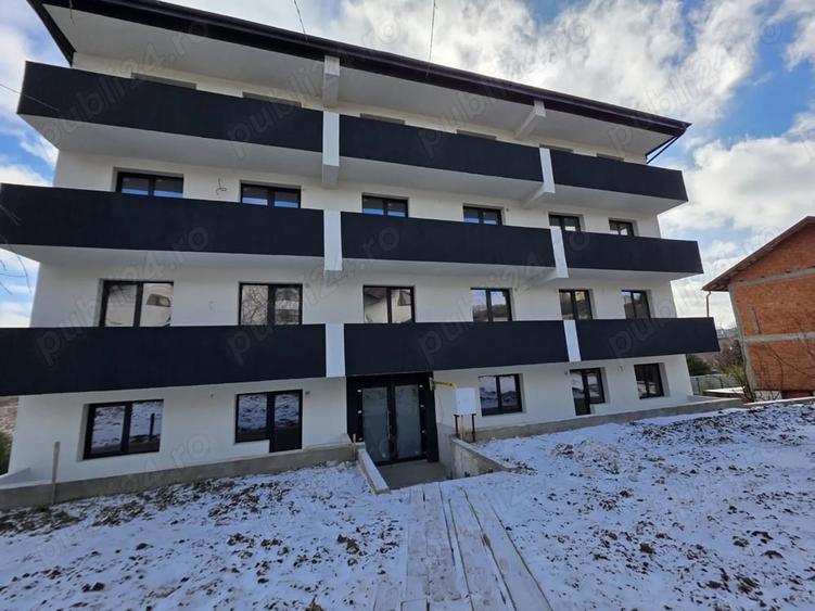 Apartament cu 3 camere decomandat în Bucium