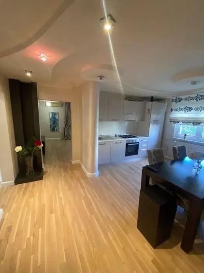 Apartament cu 3 camere decomandat în Decebal