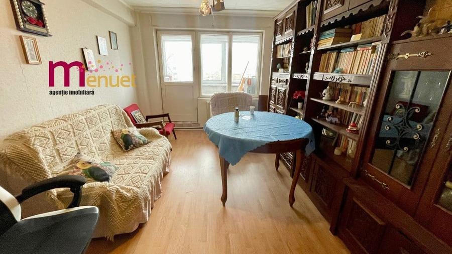 Apartament cu 3 camere decomandat în Spitalului