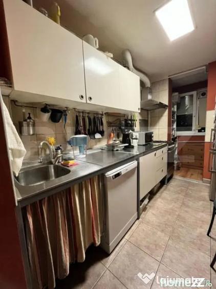 Apartament cu 3 camere decomandat în Torontalului
