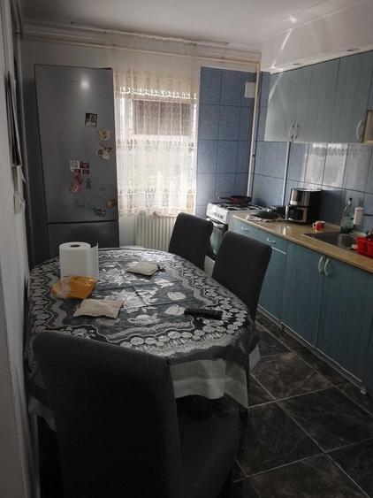 Apartament cu 3 camere semidecomandat în Micro 16