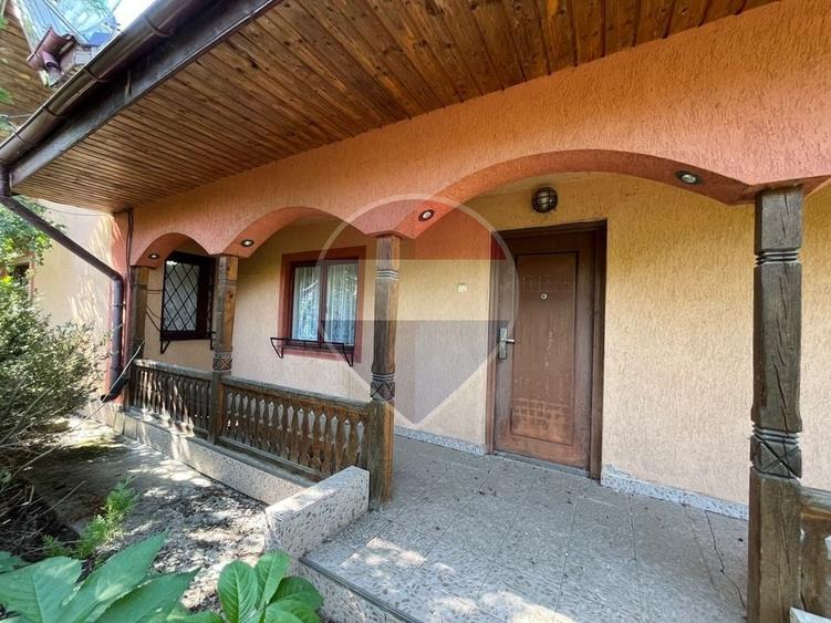 Casă individuală cu 6 camere cu Teren 2800 Mp în Butimanu