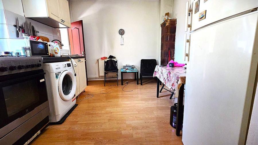 Casă cu 4 camere cu Canalizare în Banu Manta