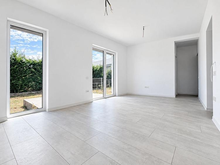 Duplex cu 5 camere cu Canalizare în Aradului