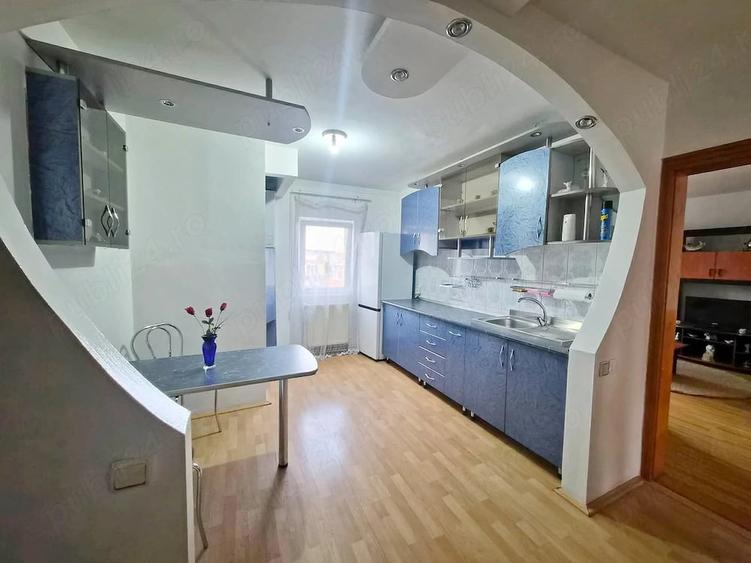 Apartament cu 3 camere decomandat în Central