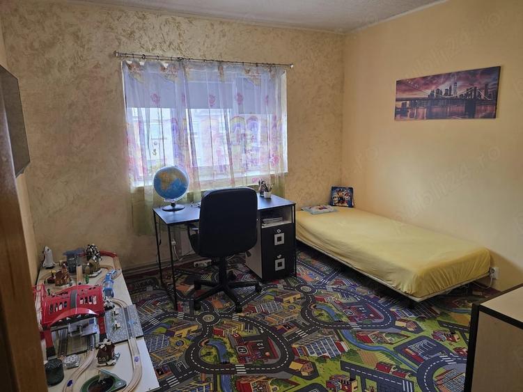 Apartament cu 4 camere decomandat în Vladimirescu