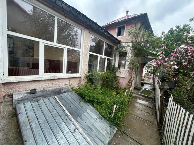 Casă individuală cu 2 camere cu Canalizare în Central