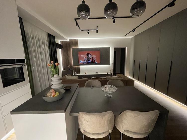 Apartament cu 3 camere decomandat în Central