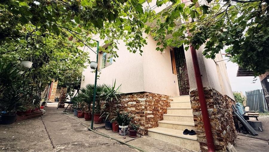 Casă cu 4 camere în Central