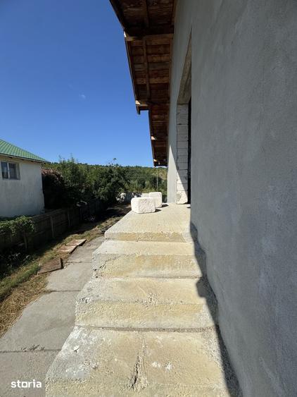 Casă cu Teren 1300 Mp în Bulzești