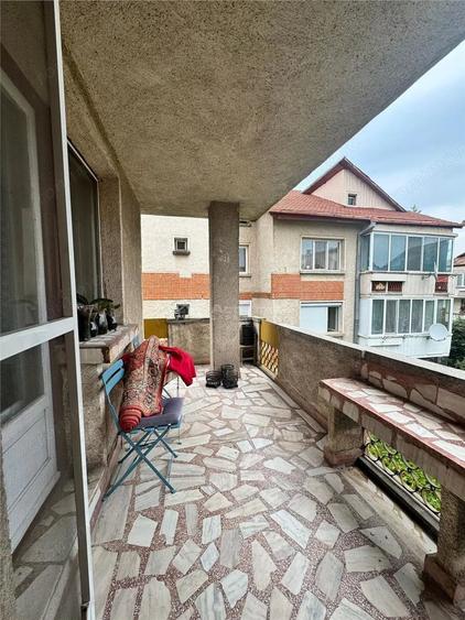 Apartament cu 4 camere decomandat în Micul Dallas