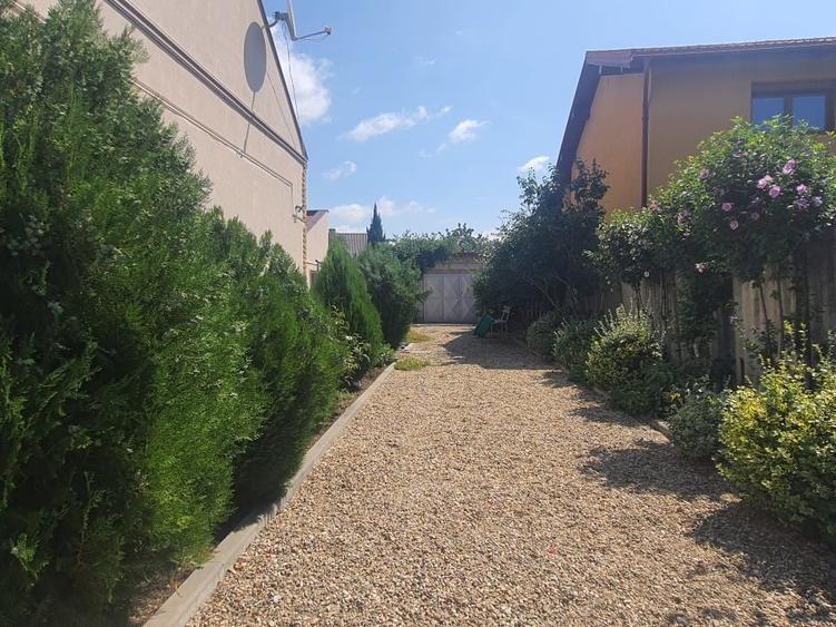 Casă individuală cu 3 camere cu Canalizare în Girocului