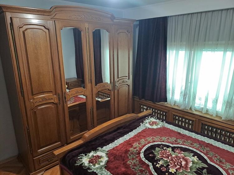 Casă individuală cu 6 camere cu Canalizare în Industriilor