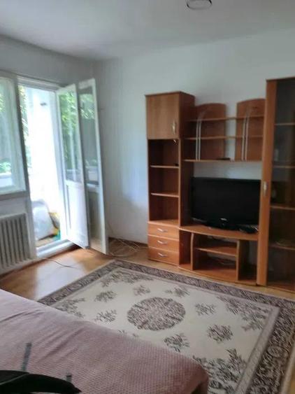 Apartament cu 2 camere semidecomandat, mobilat în Tătărași