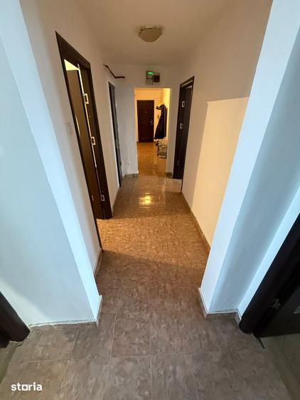 Apartament cu 3 camere decomandat în Calea București