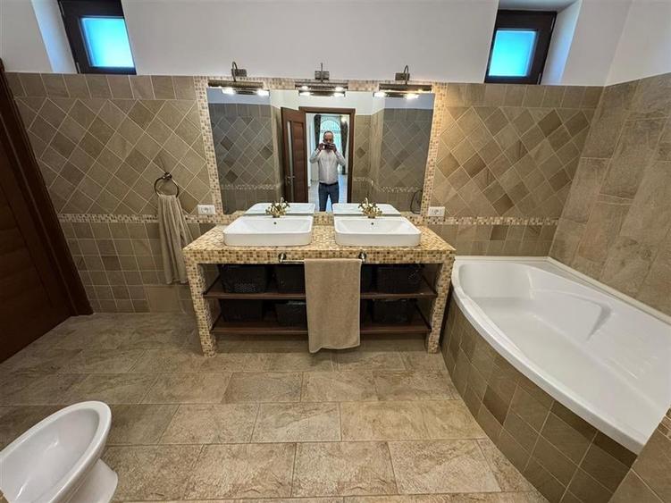 Casă individuală cu 3 camere cu Canalizare în Nord
