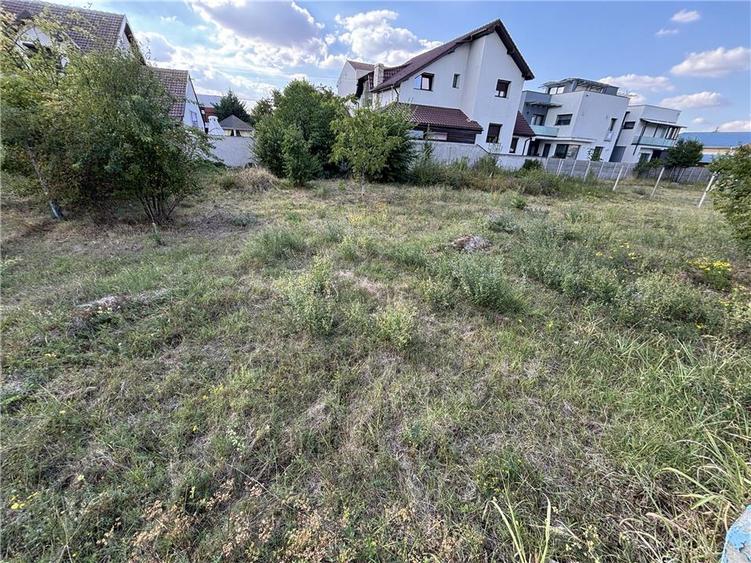 Teren intravilan de 650 mp, în Girocului