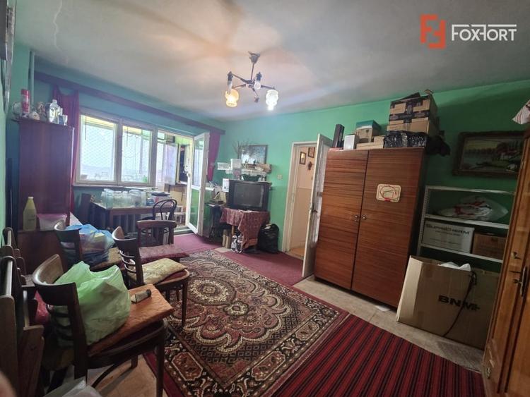 Apartament cu 4 camere semidecomandat în Micălaca