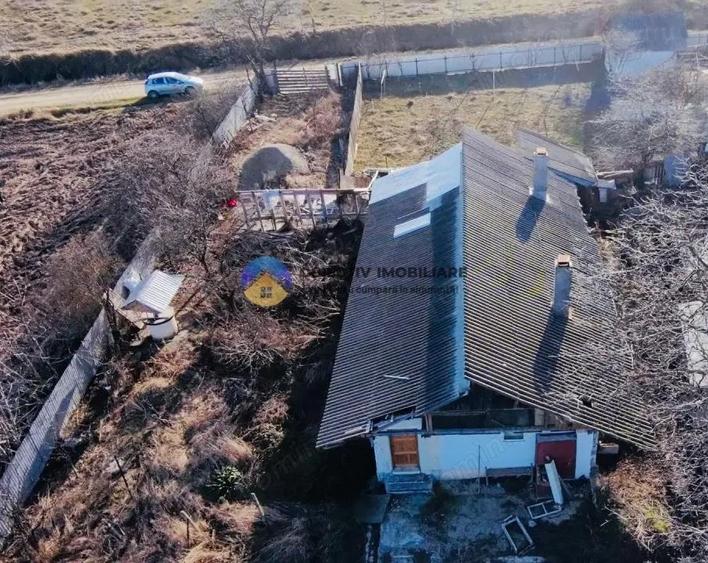 Casă cu 2 camere cu Teren 2040 Mp în Unghi