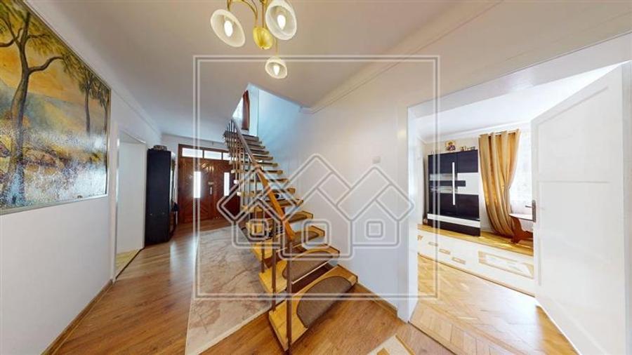 Casă individuală cu 6 camere cu Teren 950 Mp în Valea Aurie