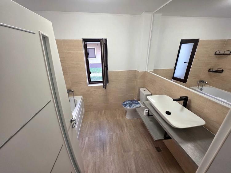 Apartament cu 2 camere decomandat în Lețcani