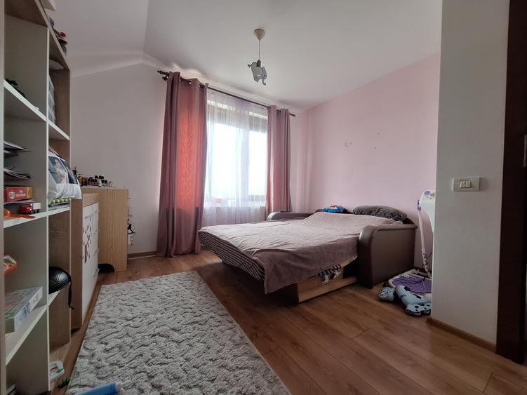 Casă individuală cu 5 camere cu Canalizare în Giarmata-Vii