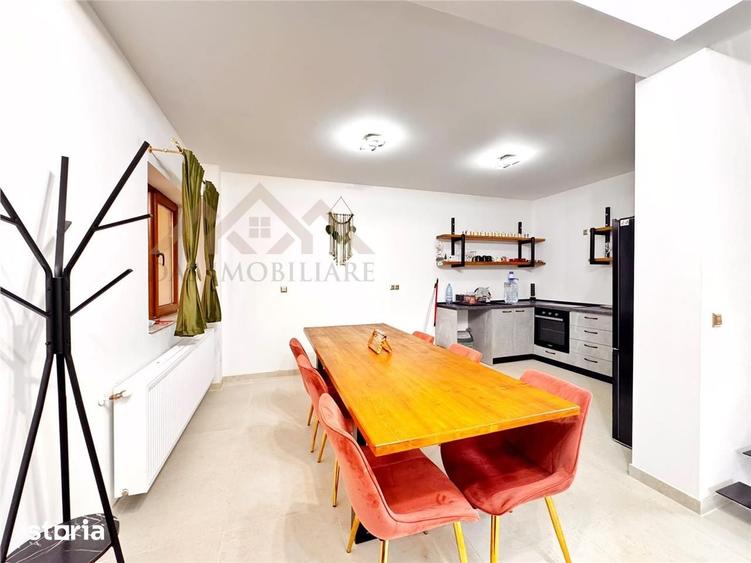 Casă cu 7 camere cu Teren 150 Mp în Central