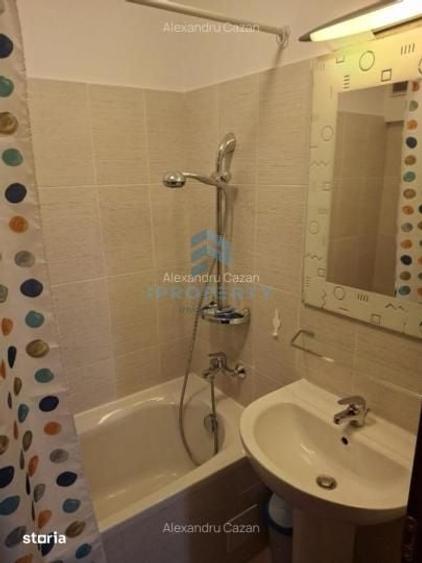 Apartament cu 3 camere decomandat în Pajura