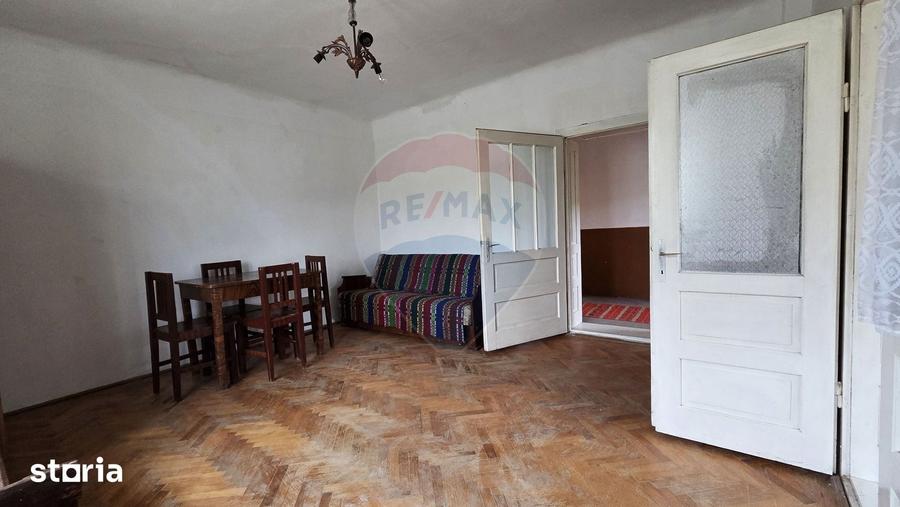 Casă cu 3 camere semidecomandat cu Teren 2200 Mp în Gornești