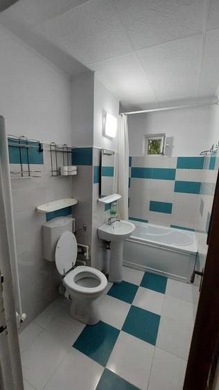 Apartament cu 3 camere decomandat în Micro 5