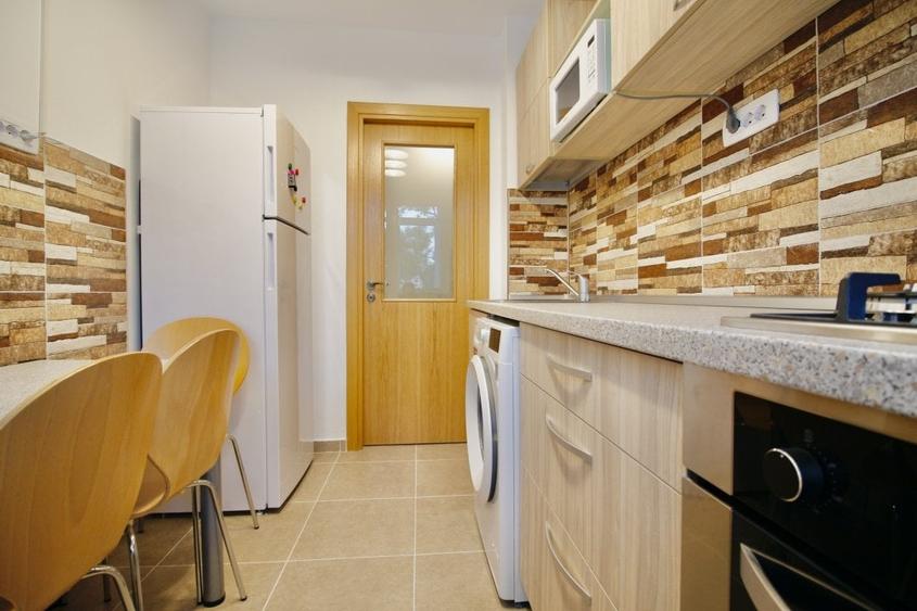 Apartament cu 2 camere decomandat, mobilat în Pajura