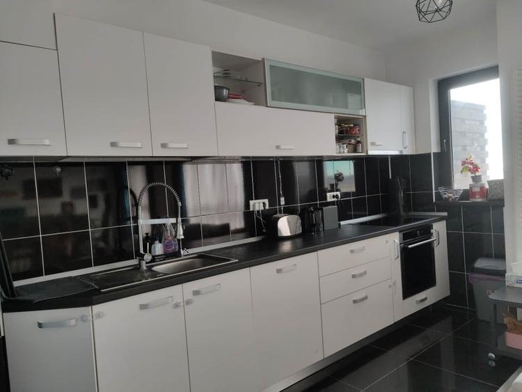 Apartament cu 4 camere decomandat în Pipera