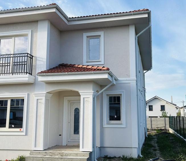 Casă cu 5 camere cu Teren 328 Mp în Dumbrăvița