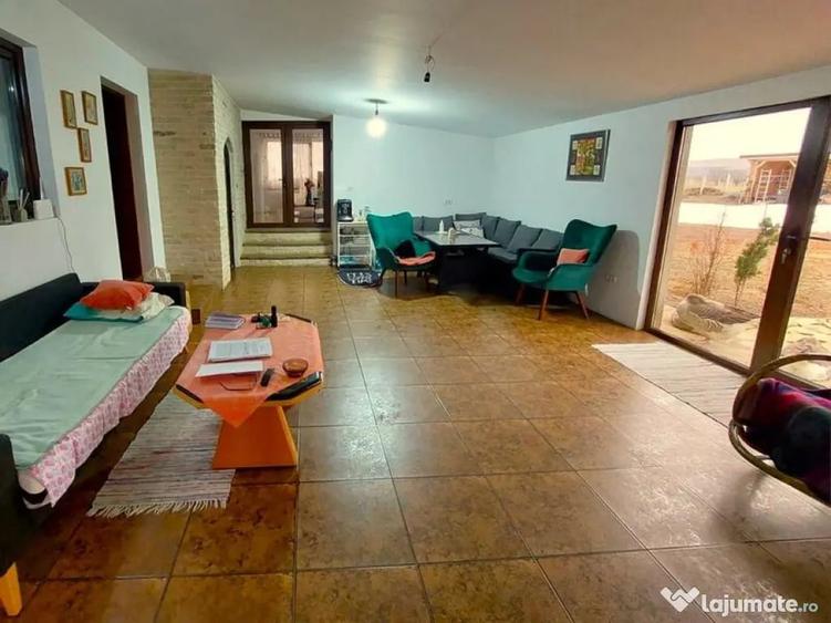 Casă cu 3 camere cu Teren 2000 Mp în Mihail Kogălniceanu