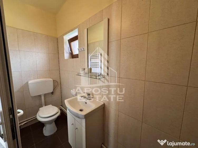 Casă cu 8 camere cu Teren 700 Mp în Sălașu de Jos