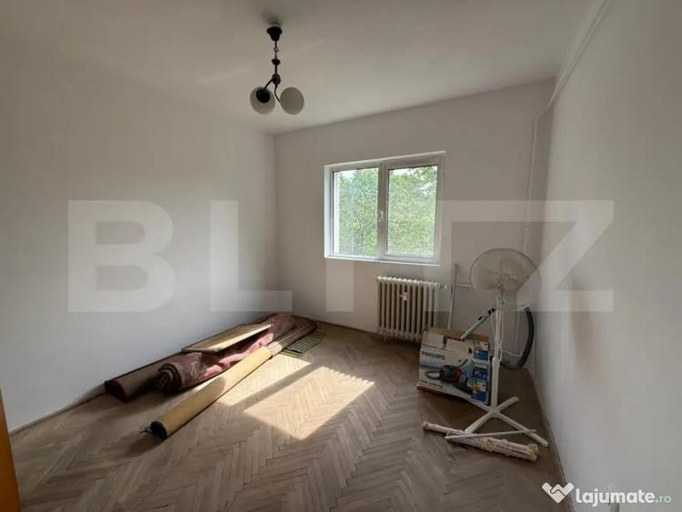 Apartament cu 3 camere semidecomandat în Nord
