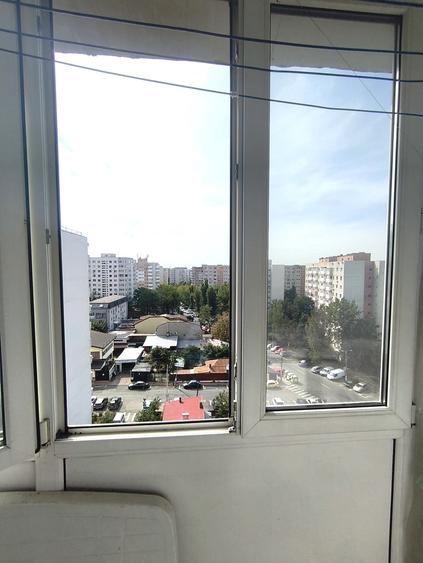Apartament cu 3 camere semidecomandat în Titan