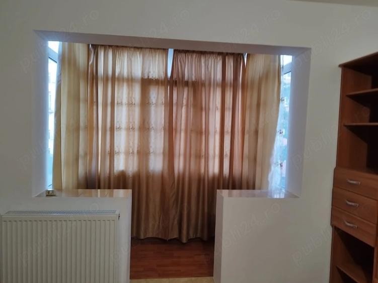 Apartament cu 2 camere semidecomandat în Craiovița Nouă