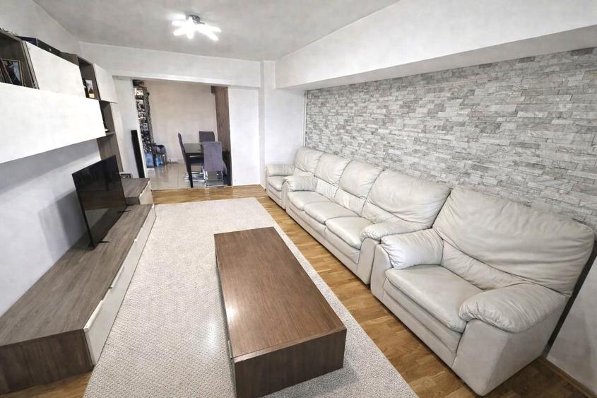 Apartament cu 3 camere decomandat, mobilat în P-ța Alba Iulia