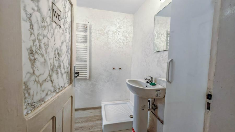Casă individuală cu 6 camere cu Canalizare în Cantemir