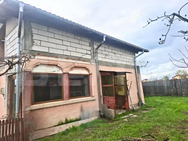Casa (la ro?u) + teren 2522 mp ideala pentru personalizare - Costestii Deal - 9