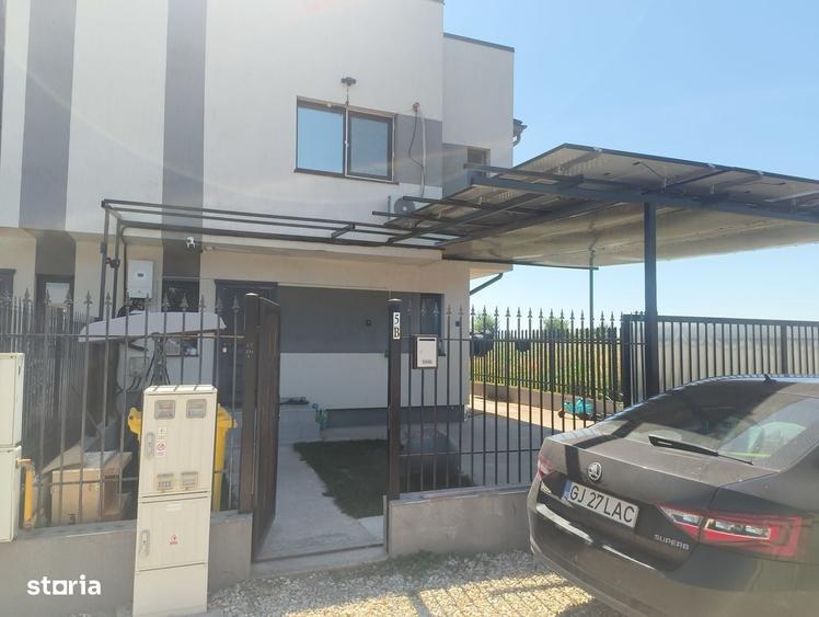 Casă cu 4 camere cu Teren 283 Mp în Domnești